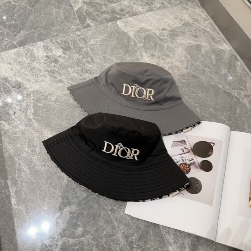 CHRISTIAN DIOR